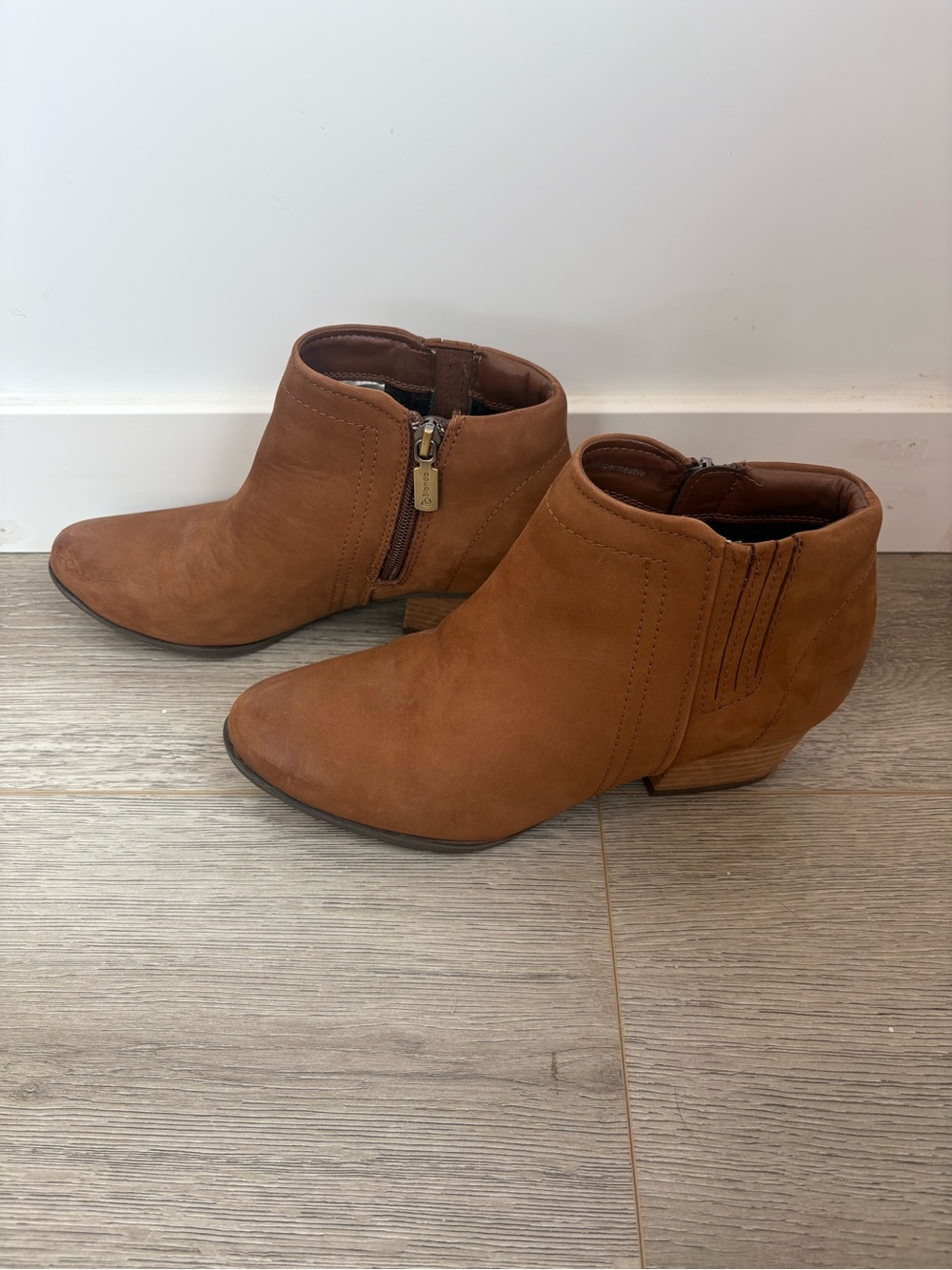 Blondo Waterproof Brown Ankle Booties Size 7.5 Side Zip Low Heel
